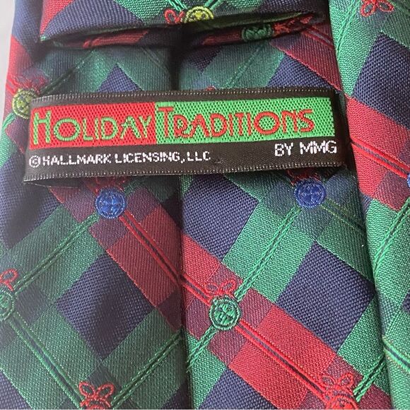 Hallmark Holiday Traditions Tie Ornament Christmas - Picture 3 of 5